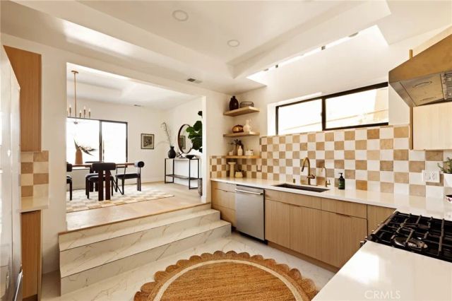2441 Lyric Avenue, Los Angeles, CA 90027