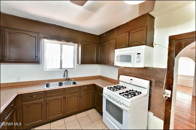 121 GEORGE ORR Road, El Paso, TX 79915