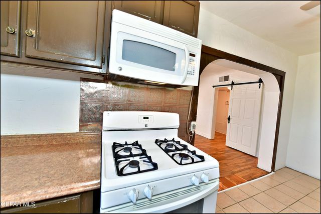 121 GEORGE ORR Road, El Paso, TX 79915