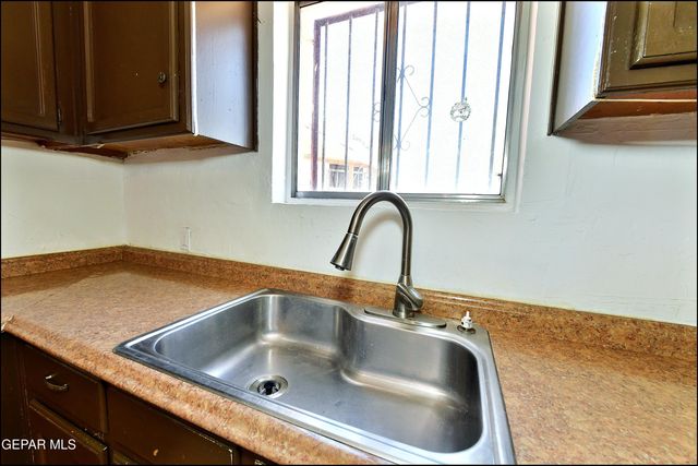 121 GEORGE ORR Road, El Paso, TX 79915