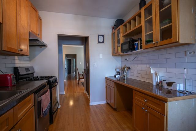 2048 W Fargo Avenue 3W, Chicago, IL 60645