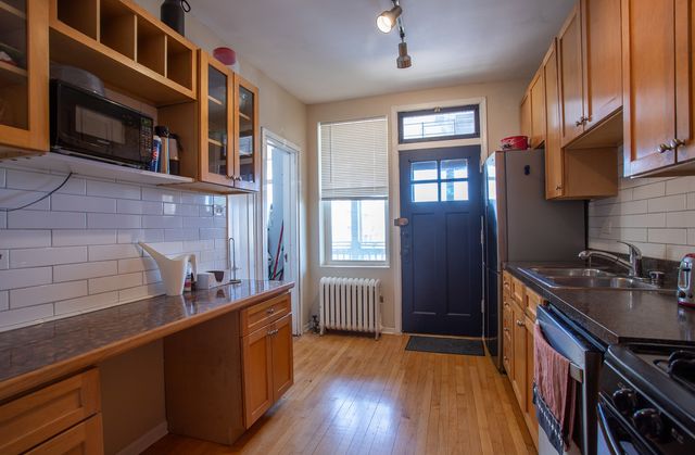 2048 W Fargo Avenue 3W, Chicago, IL 60645