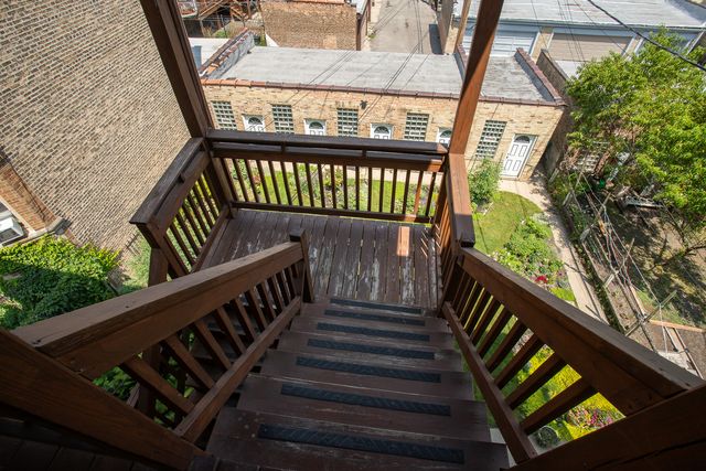 2048 W Fargo Avenue 3W, Chicago, IL 60645