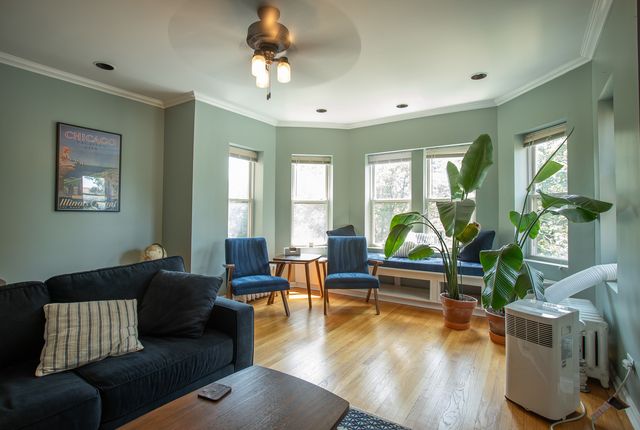 2048 W Fargo Avenue 3W, Chicago, IL 60645