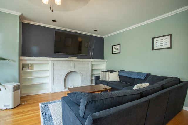 2048 W Fargo Avenue 3W, Chicago, IL 60645