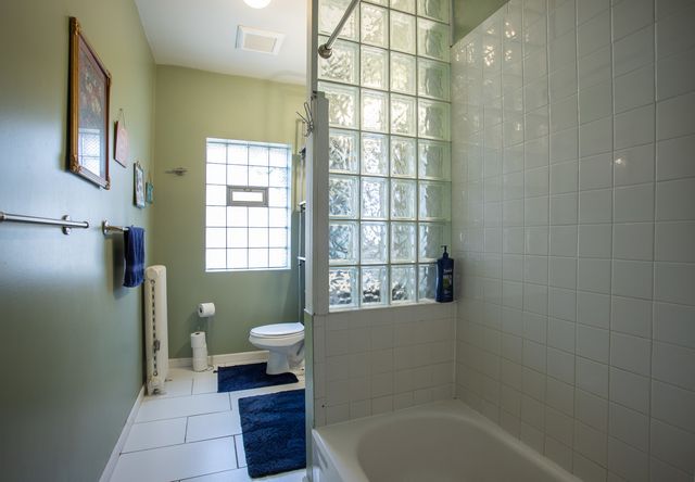 2048 W Fargo Avenue 3W, Chicago, IL 60645