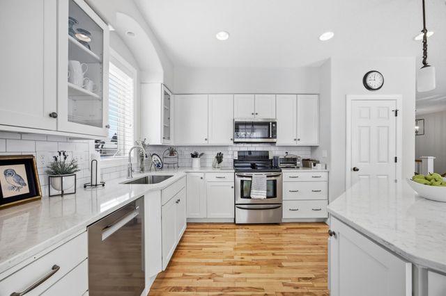 613 13th Avenue N, Moorhead, MN 56560