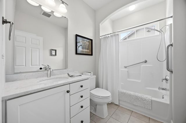 613 13th Avenue N, Moorhead, MN 56560