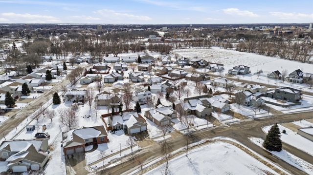 613 13th Avenue N, Moorhead, MN 56560