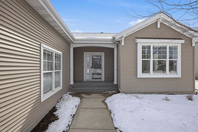 613 13th Avenue N, Moorhead, MN 56560