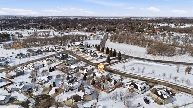 613 13th Avenue N, Moorhead, MN 56560