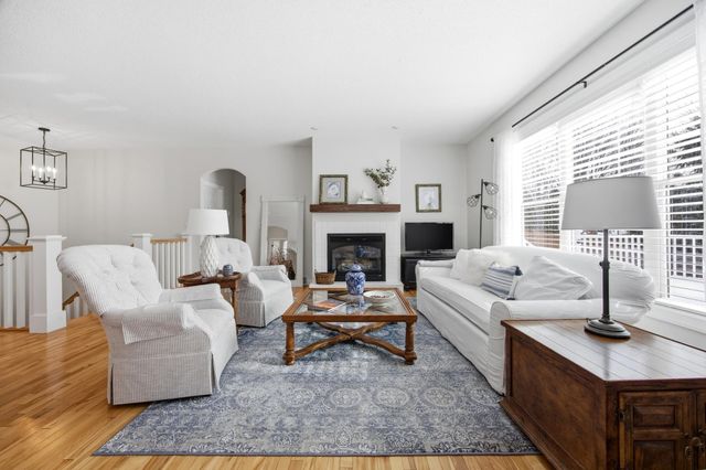 613 13th Avenue N, Moorhead, MN 56560