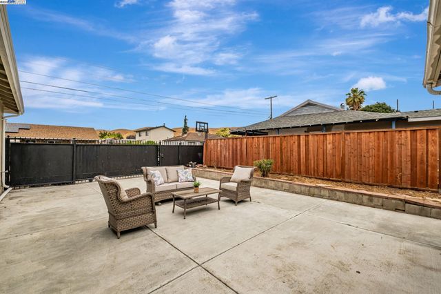 32306 Ithaca St, Hayward, CA 94544