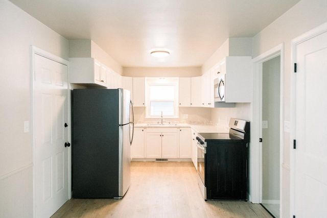 703 THRUSH STREET, Green Bay, WI 54303