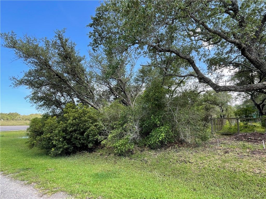 1901 Mallard Dr, Rockport, TX 78382 — photo 5