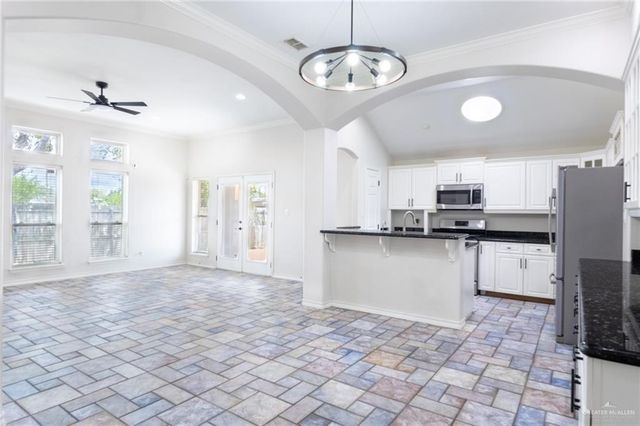 806 Hill Country Drive, Edinburg, TX 78539