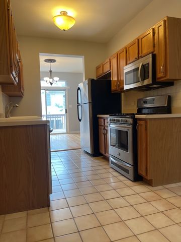 930 MESA Drive, Lake In The Hills, IL 60156