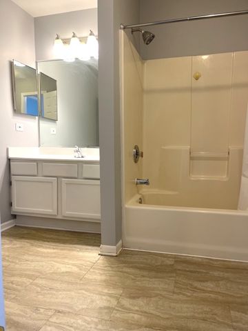 930 MESA Drive, Lake In The Hills, IL 60156