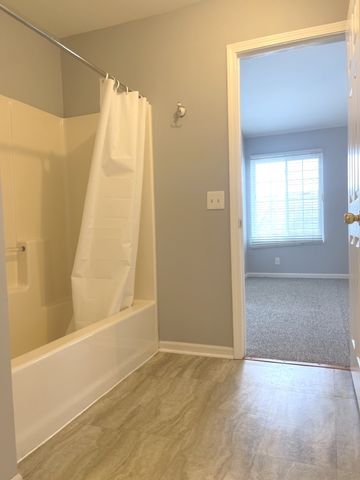 930 MESA Drive, Lake In The Hills, IL 60156
