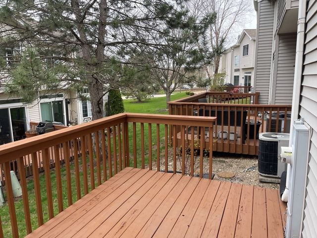 930 MESA Drive, Lake In The Hills, IL 60156