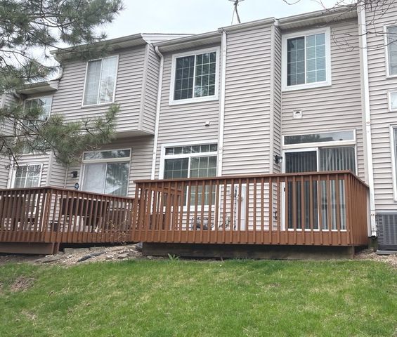 930 MESA Drive, Lake In The Hills, IL 60156