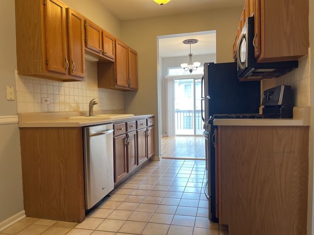 930 MESA Drive, Lake In The Hills, IL 60156