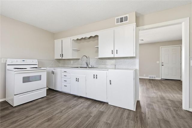 108 N Austin Street, Oak Grove, MO 64075