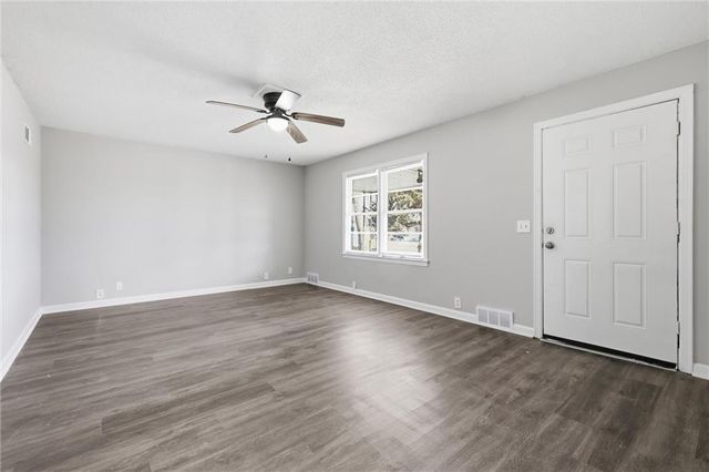 108 N Austin Street, Oak Grove, MO 64075