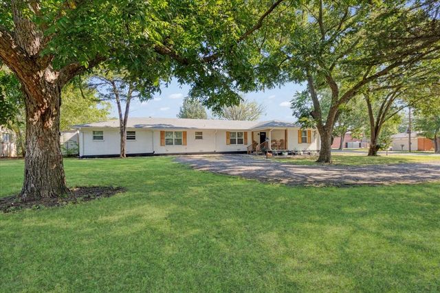 501 W Bells Boulevard, Bells, TX 75414