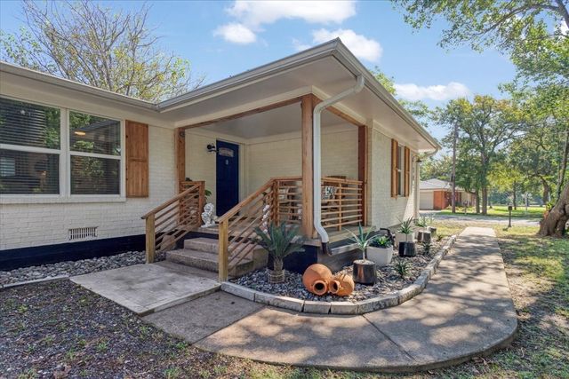 501 W Bells Boulevard, Bells, TX 75414
