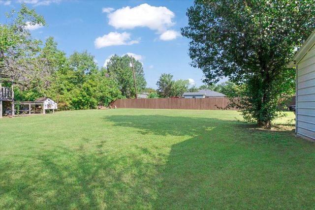 501 W Bells Boulevard, Bells, TX 75414