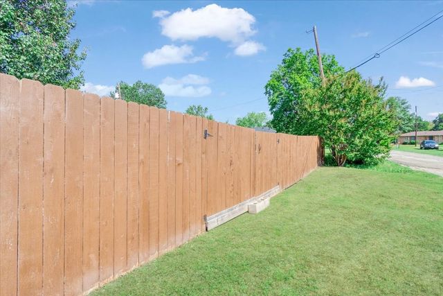 501 W Bells Boulevard, Bells, TX 75414