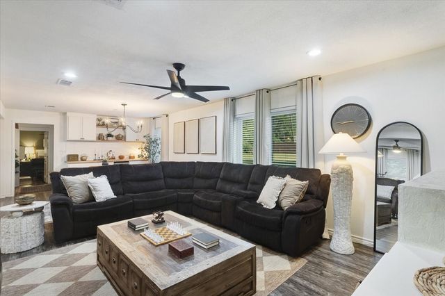 501 W Bells Boulevard, Bells, TX 75414