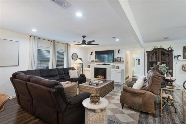 501 W Bells Boulevard, Bells, TX 75414