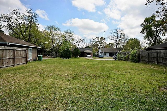 5009 Malmedy Road, Houston, TX 77033