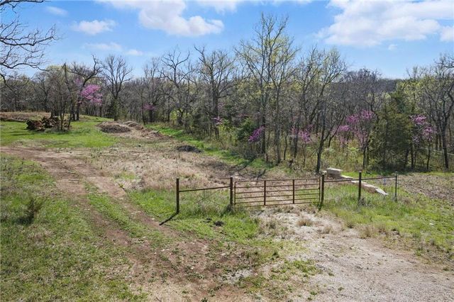 10283 W 191st Street, Bucyrus, KS 66013