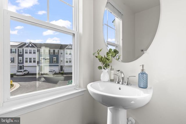 3992 SHIRE MEADOW LN, Triangle, VA 22172