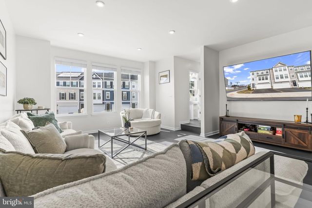 3992 SHIRE MEADOW LN, Triangle, VA 22172