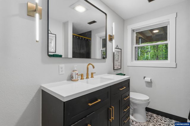 29047 Harvey Ln, Corvallis, OR 97330