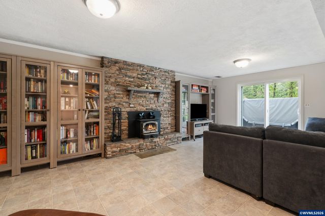 29047 Harvey Ln, Corvallis, OR 97330