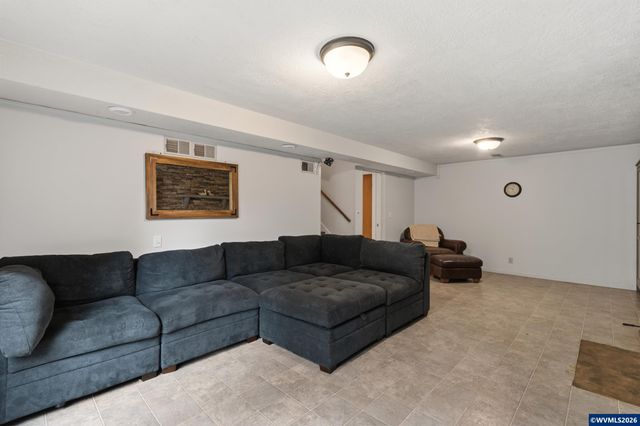 29047 Harvey Ln, Corvallis, OR 97330
