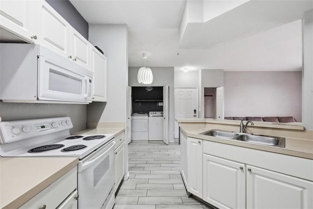 5518 Metrowest Boulevard 11-104, Orlando, FL 32811