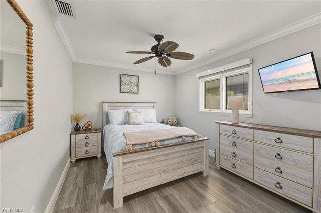 530 108 AVE N, Naples, FL 34108