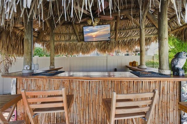 530 108 AVE N, Naples, FL 34108