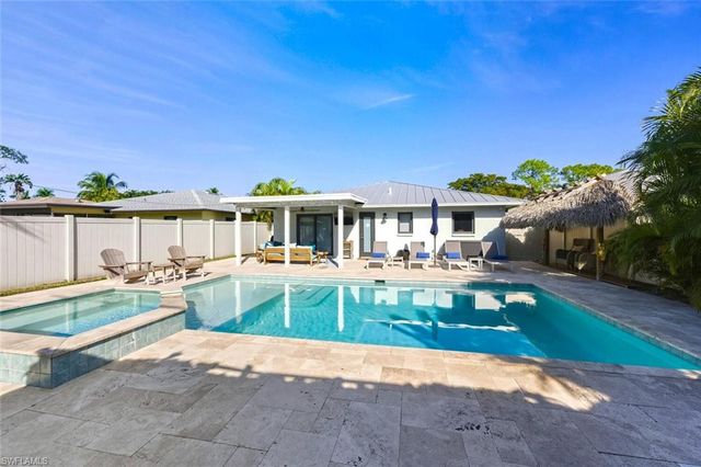 530 108 AVE N, Naples, FL 34108