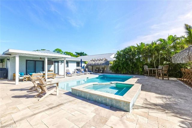 530 108 AVE N, Naples, FL 34108