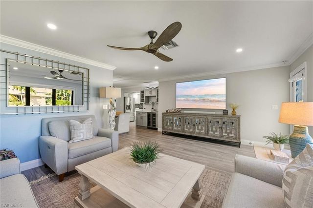 530 108 AVE N, Naples, FL 34108