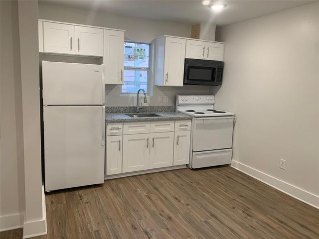 548 Majestic Street R, Houston, TX 77020