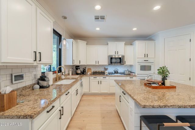 3852 E COMSTOCK Drive, Gilbert, AZ 85296