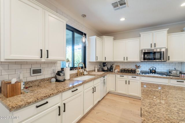 3852 E COMSTOCK Drive, Gilbert, AZ 85296